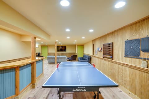 4 Mi to Mount Snow: West Dover Cabin w/ Game Room House in Dover