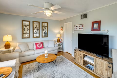 Golfer's Getaway! Modern Diamondhead Condo Apartment in Diamondhead