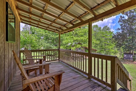 Secluded Cabin w/ Pond ~ 37 Mi to Gulf Coast! House in Mississippi