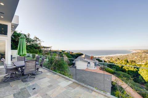 Pool & Coastline Views: Luxe La Jolla Home House in La Jolla