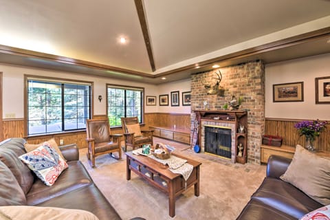 Camano Island Family House w/ Hot Tub & Deck! House in Camano Island