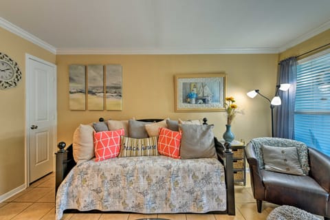 Beachfront Paradise! Condo w/ Pool in Galveston Apartment in Galveston Island