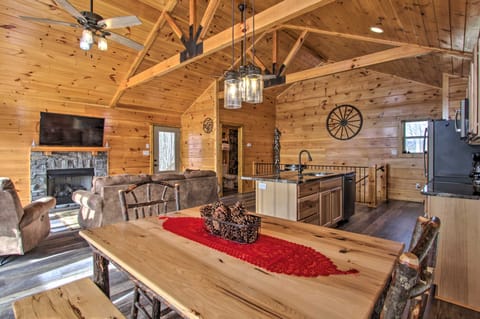 Smoky Mtn Log Cabin w/ Hot Tub & Panoramic Views! House in Sevier County