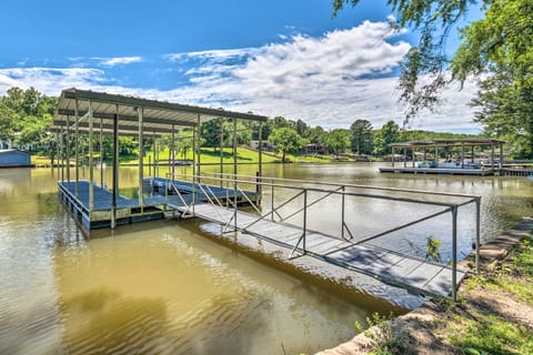 Updated Deck & Dock: Lakefront Home in Hot Springs House in Rockwell