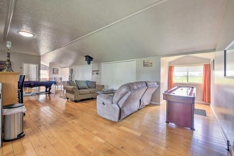 Loft Unplugged w/ Outdoor Space in Amish Country! House in Lake Erie