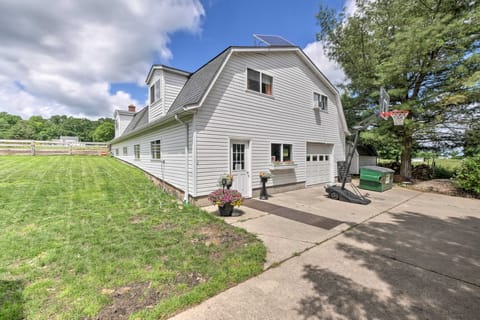 Loft Unplugged w/ Outdoor Space in Amish Country! House in Lake Erie
