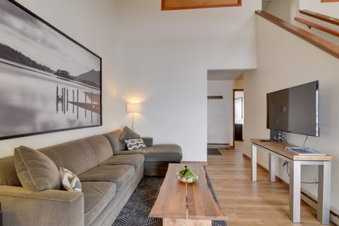 Balcony & Ski Slope Views: Idyllic Granby Condo! Apartment in Granby