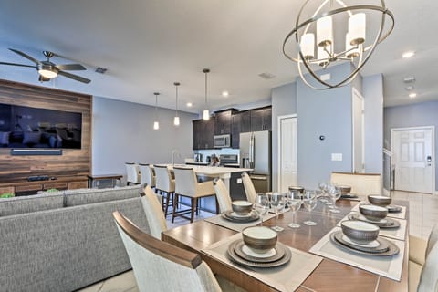 ~ 6 Mi to Disney: Kissimmee Retreat w/ Pool! Apartment in Kissimmee