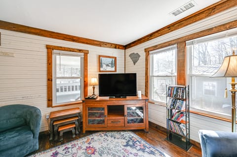 Cleveland Home w/ South Saluda Fishing Access House in Pickens County