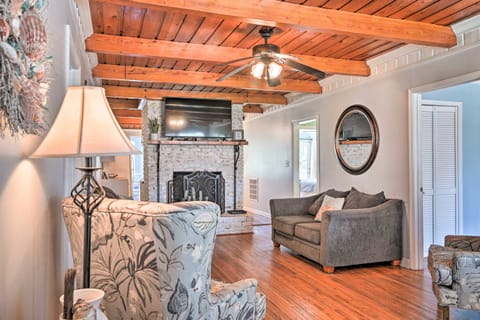 Murrells Inlet Upstairs Unit: 1 Block to Beach! Apartment in Garden City