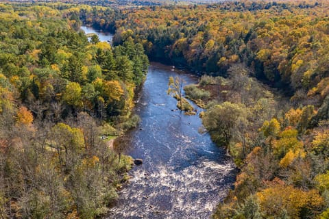 Soak, Relax & Explore! Walk to Wolf River House in Wisconsin