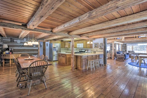 Soak, Relax & Explore! Walk to Wolf River House in Wisconsin