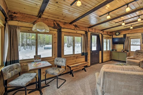 Cabin Near to Lakes, ATVing, Skiing & Nat’l Forest House in Wisconsin