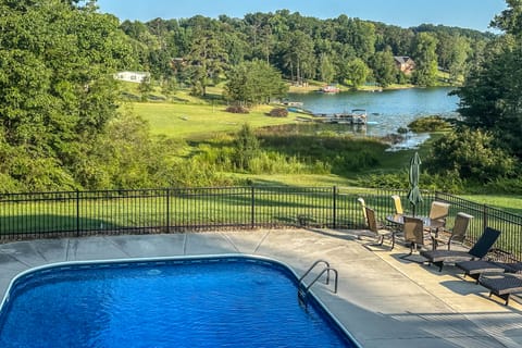 Cherokee Lake Cabin w/ Deck & Kayaks! House in Cherokee Reservoir