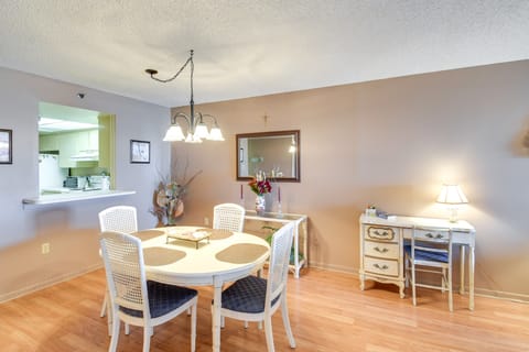 Walk to Madeira Beach: Coastal Condo w/ Balcony Apartment in Madeira Beach