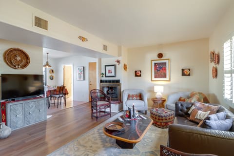 Bright Tucson Home w/ Patio By Rillito River Path! House in Catalina Foothills