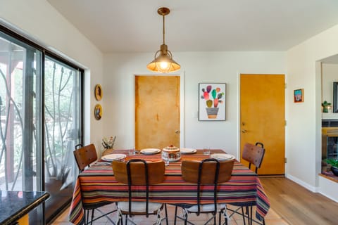 Bright Tucson Home w/ Patio By Rillito River Path! House in Catalina Foothills