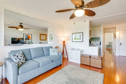 Walk to Napili Bay Beach! Mtn-View Lahaina Condo Apartment in Kapalua