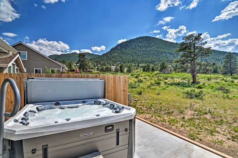 Estes Park Mountain-View Retreat: 3 Miles to RMNP! Apartment in Estes Park