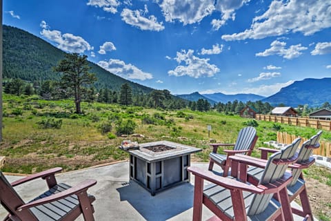 Estes Park Mountain-View Retreat: 3 Miles to RMNP! Apartment in Estes Park