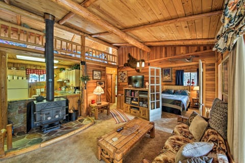 Private 'Yaak River Hideaway' w/ Deck & Mtn Views! House in Idaho