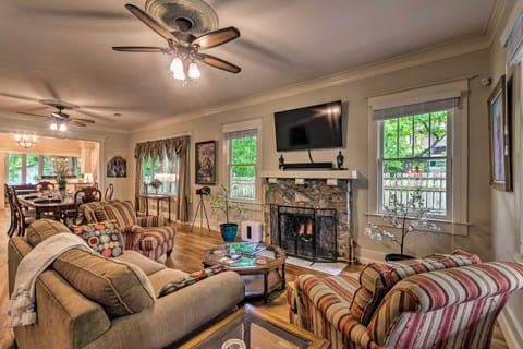 Spacious & Updated 1920's HSNP Craftsmen Home House in Hot Springs