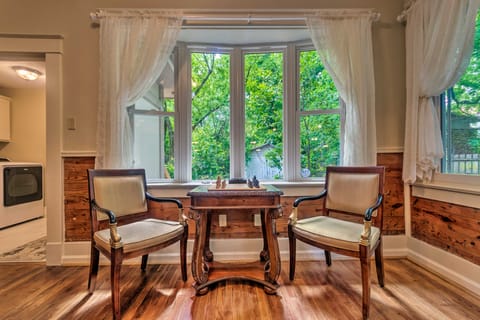 Spacious & Updated 1920's HSNP Craftsmen Home House in Hot Springs