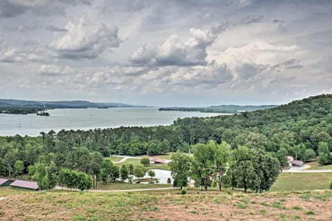 Guntersville Cabin w/ Fire Pit & Covered Porch House in Guntersville Lake