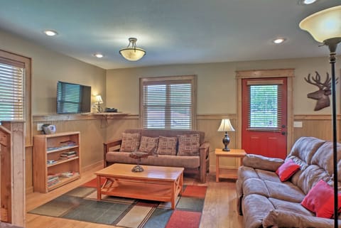 Guntersville Cabin w/ Fire Pit & Covered Porch House in Guntersville Lake