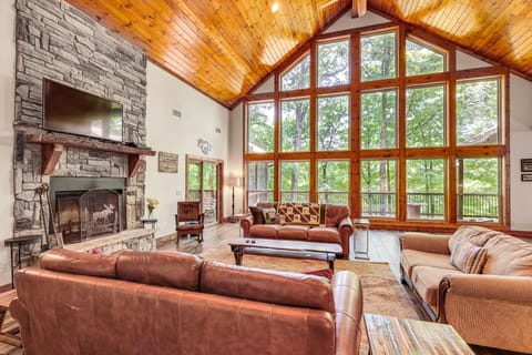 Cabin on 23 Acres w/ Creek Access in Broken Bow House in Oklahoma