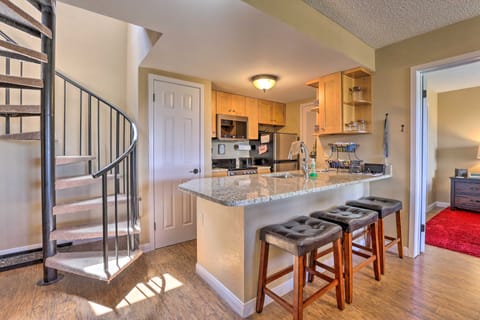Walk to Ski Lift: Mtn-View Granby Ranch Condo Apartment in Granby