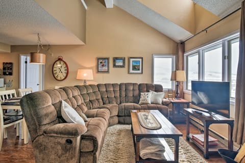 Walk to Ski Lift: Mtn-View Granby Ranch Condo Apartment in Granby