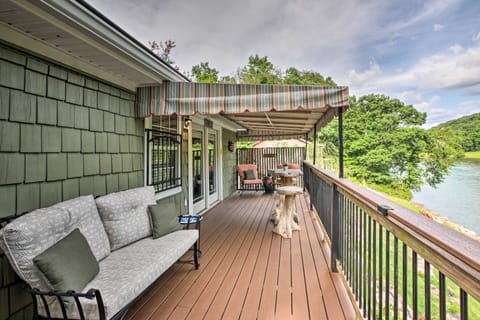 Cozy Cabin on Tenn River - 10 Mi to Chattanooga! House in Chattanooga