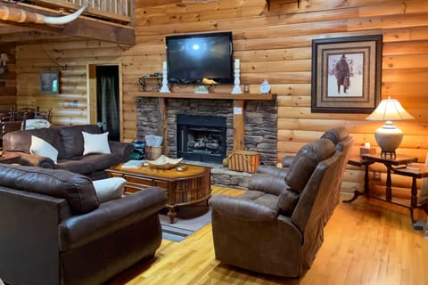Cozy Trenton Cabin w/ Spa ~ 15 Mi to Lookout Mtn! House in Alabama