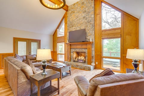 Large Dahlonega Home, Ideal for Family Gatherings! House in Dahlonega