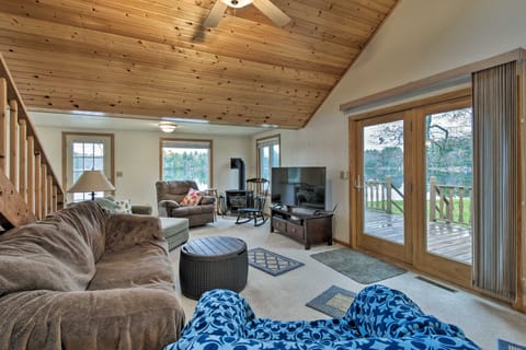 Lakefront Home w/ Seasonal Dock - 2 Mi to Skiing! Cottage in Wisconsin