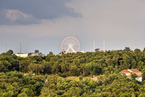 Cozy Condo w/ Pool Access in the Heart of Branson! Apartment in Branson