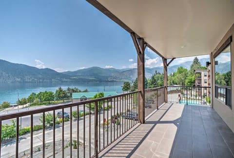 Lake Chelan Condo, Walk to Brewery & Wineries Apartment in Manson