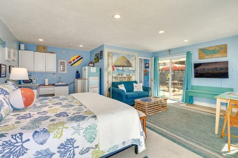 PCB Studio w/ Private Patio: Steps to Beach! Apartment in Lower Grand Lagoon