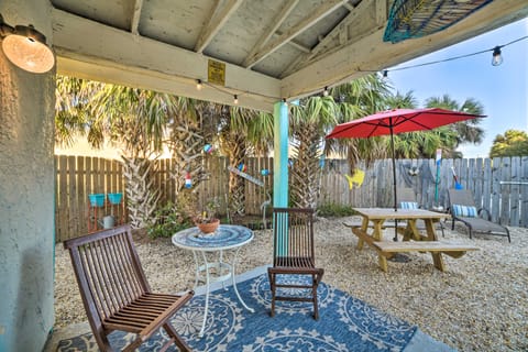 PCB Studio w/ Private Patio: Steps to Beach! Apartment in Lower Grand Lagoon