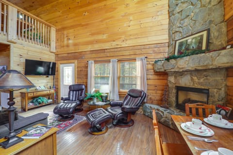 8 Mi to Appalachian Ski! Mtn-View Gem on 22 Acres House in Caldwell