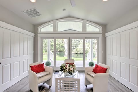 Contemporary Tacoma Cottage w/ Deck & Pond! Cottage in King County