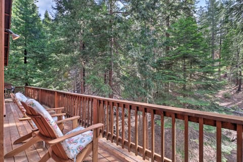 Walk to Big Trees State Park: Cabin w/ Deck! House in Dorrington