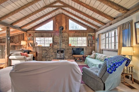 Private Rustic Home - 6 Mi to Bromley Mountain! House in Landgrove