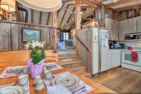 Private Rustic Home - 6 Mi to Bromley Mountain! House in Landgrove