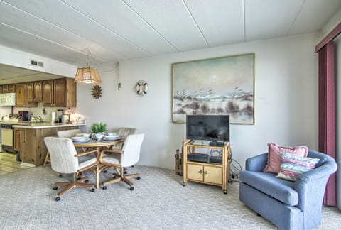 2 Mi to Ocean City Boardwalk: Gem w/ Pool + Marina Apartment in Ocean City