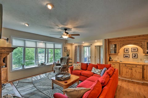 Lakefront Condo w/ Resort-Style Amenities + Marina Apartment in Lake Keowee