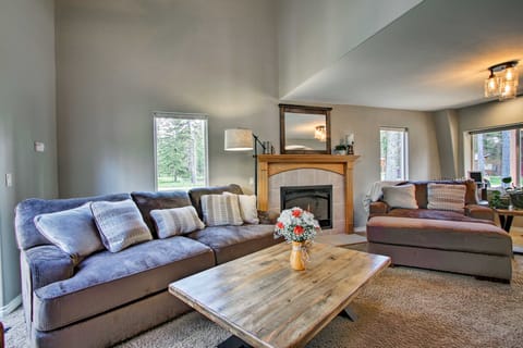 Creekfront Lincoln Home, Steps from Downtown! House in Idaho