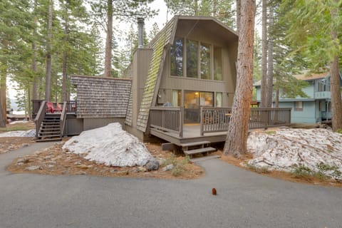 Near Skiing & Hiking: Carnelian Bay Cabin House in Lake Tahoe