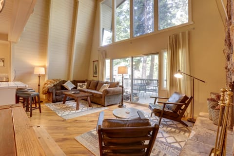 Near Skiing & Hiking: Carnelian Bay Cabin House in Lake Tahoe